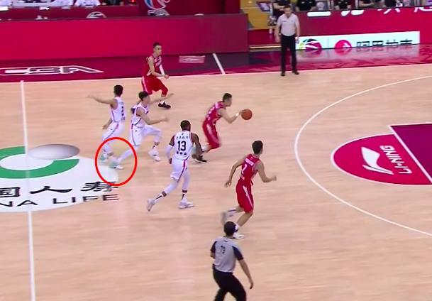 徐杰脚踝扭伤现状,徐杰谈脚伤