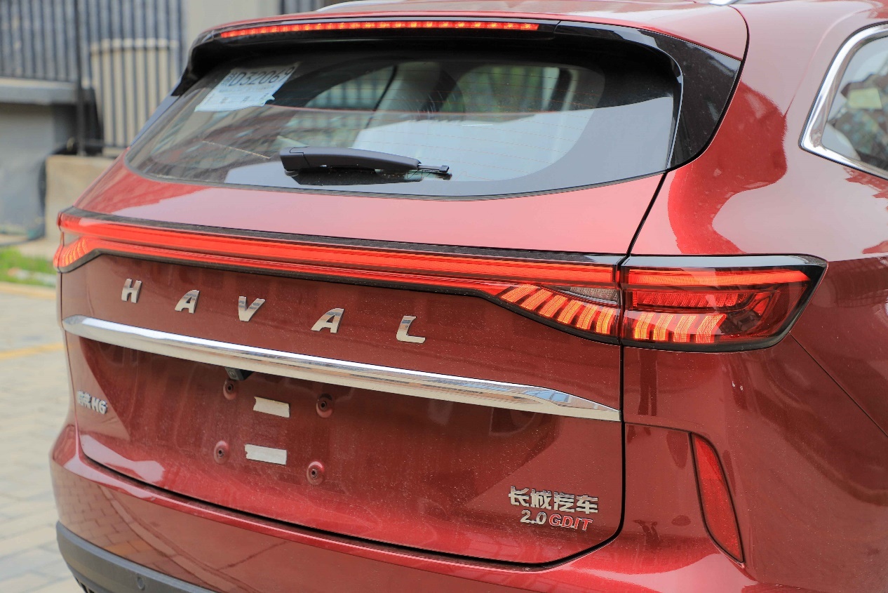 国民神车第三代哈弗h6亮点全解析,空间大动力强更省油第三代哈弗h6