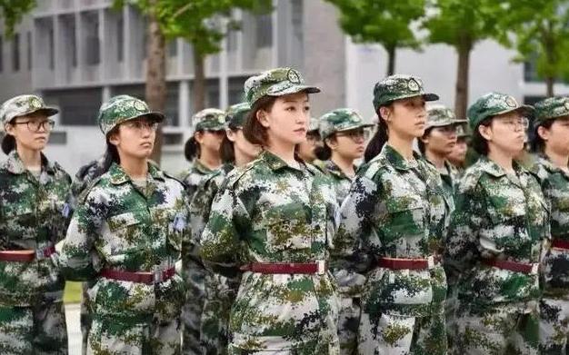 上好新生第一课国防教育活动,高一军训前入学教育