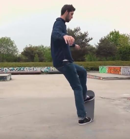 滑板怎么刹车新手教学,滑板怎么骑怎么刹车