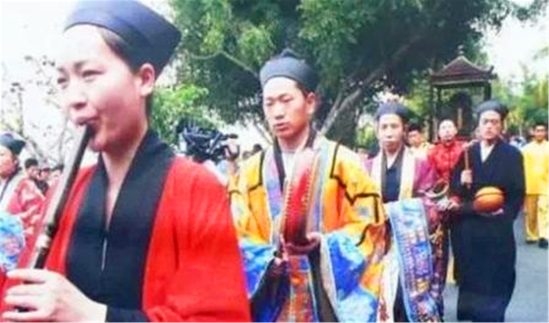 女道士羽化10万人结果如何,女道士飞升10万人围观
