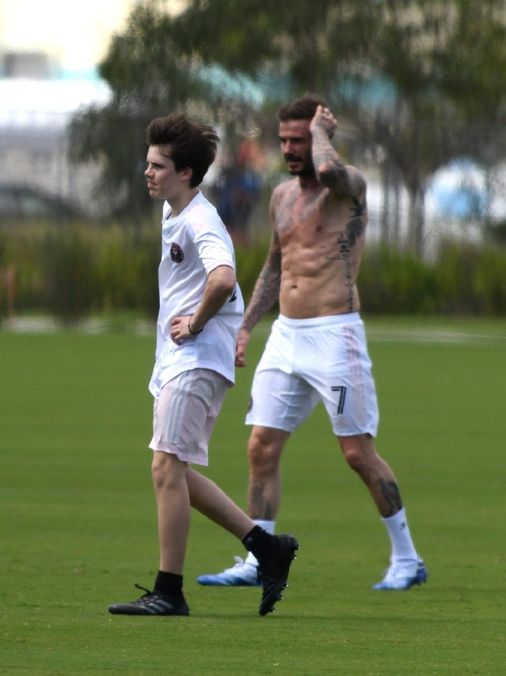 45岁贝克汉姆颜值巅峰,贝克汉姆三儿子肌肉