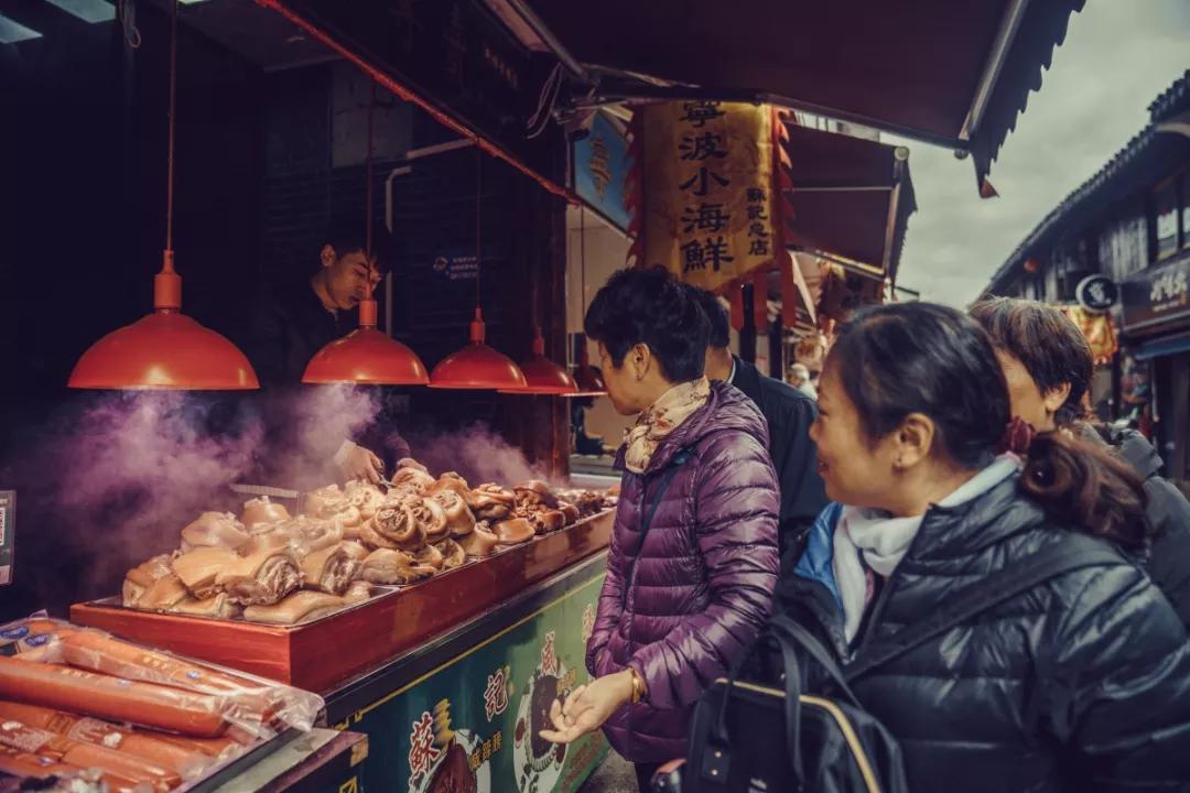 朱家角古镇和新场古镇哪个大一点,新场古镇和朱家角哪里好吃的多