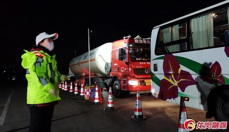 疫无反顾勇担重任践初心,疫无反顾逆行而战