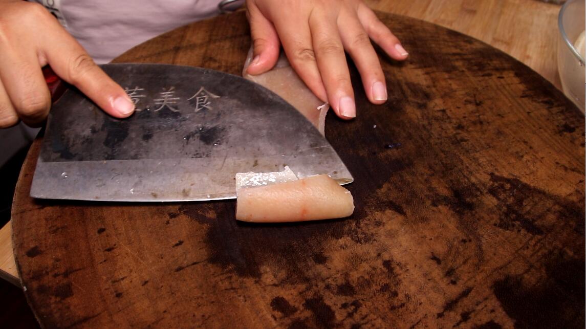 熬猪皮冻最后要收汁吗,熬猪皮冻开盖还是盖盖