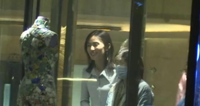 16岁李嫣近况模样大变,13岁李嫣罕见晒与闺蜜合照