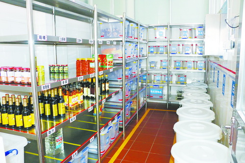 厦大餐饮诚心用心细心当好“大后方”，助力上千家企业17700多名员工安心上班