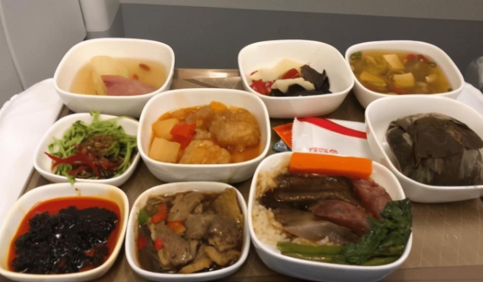 川航三个小时飞机餐,川航飞机餐是每架飞机都有的吗