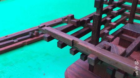 中国老爷爷给孙子做的神奇玩具,老外看中国爷爷给孙子做玩具