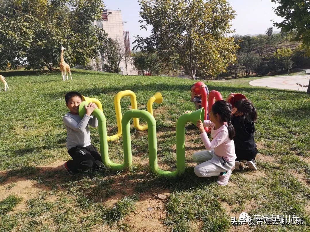 住别墅、滚草坪、躺在床上看电影，密云轻奢营地的花样玩法