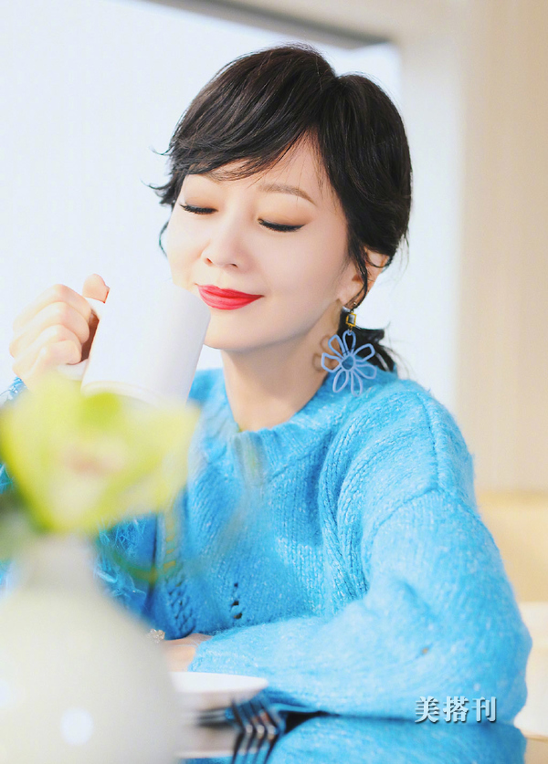 63岁赵雅芝穿长靴露大腿,赵雅芝长腿