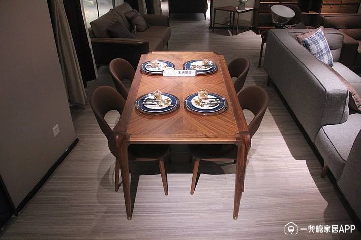 精致轻巧省空间,让你的餐厅韵味十足丨华师傅传匠实木餐桌测评