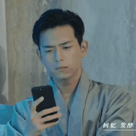 韩商言住的海景套房要十多万一晚,韩商言买项链