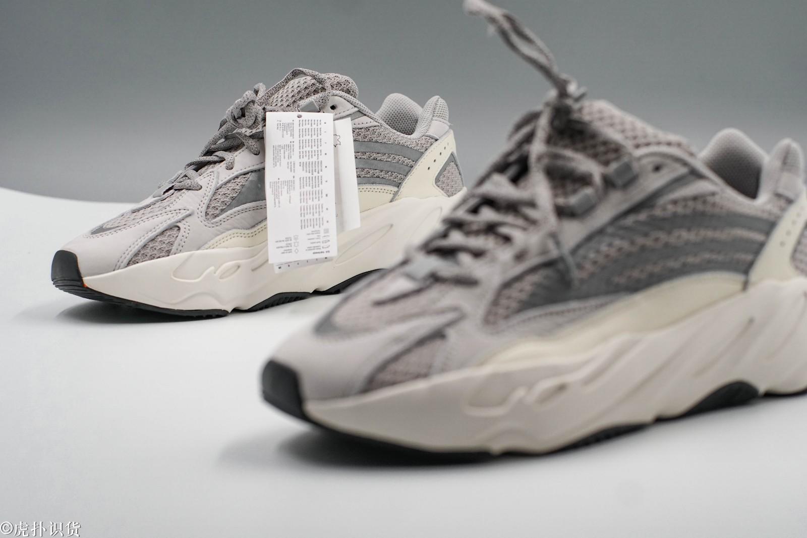 椰子700和新百伦327,椰子700两个黄色