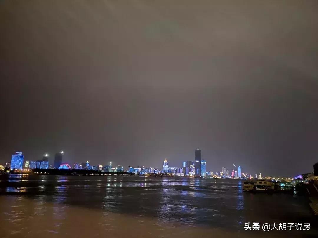 双合同、茶水费、全城摇号的武汉楼市，到底怎么了？