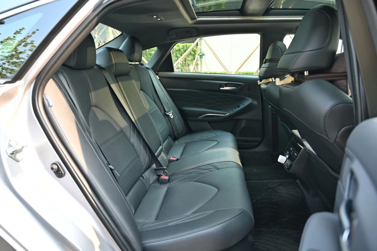 一汽丰田亚洲龙三万公里保养报告,一部好车丰田亚洲龙简单用车心得