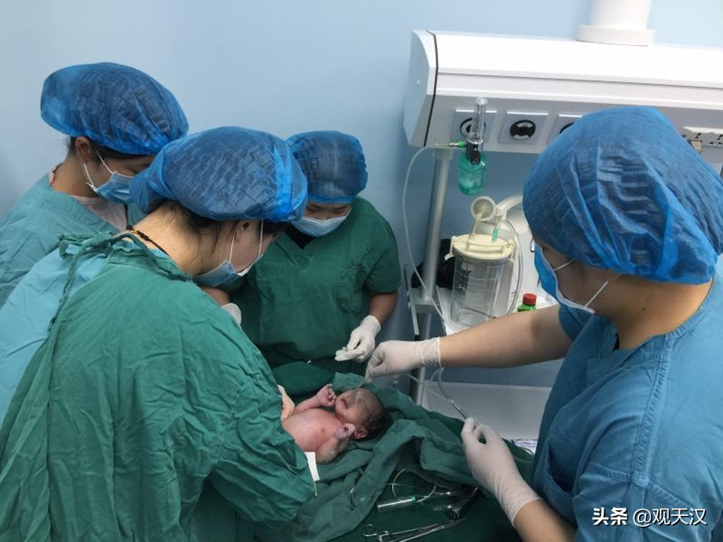 凌晨危重孕产妇成功抢救,产妇转危为安视频