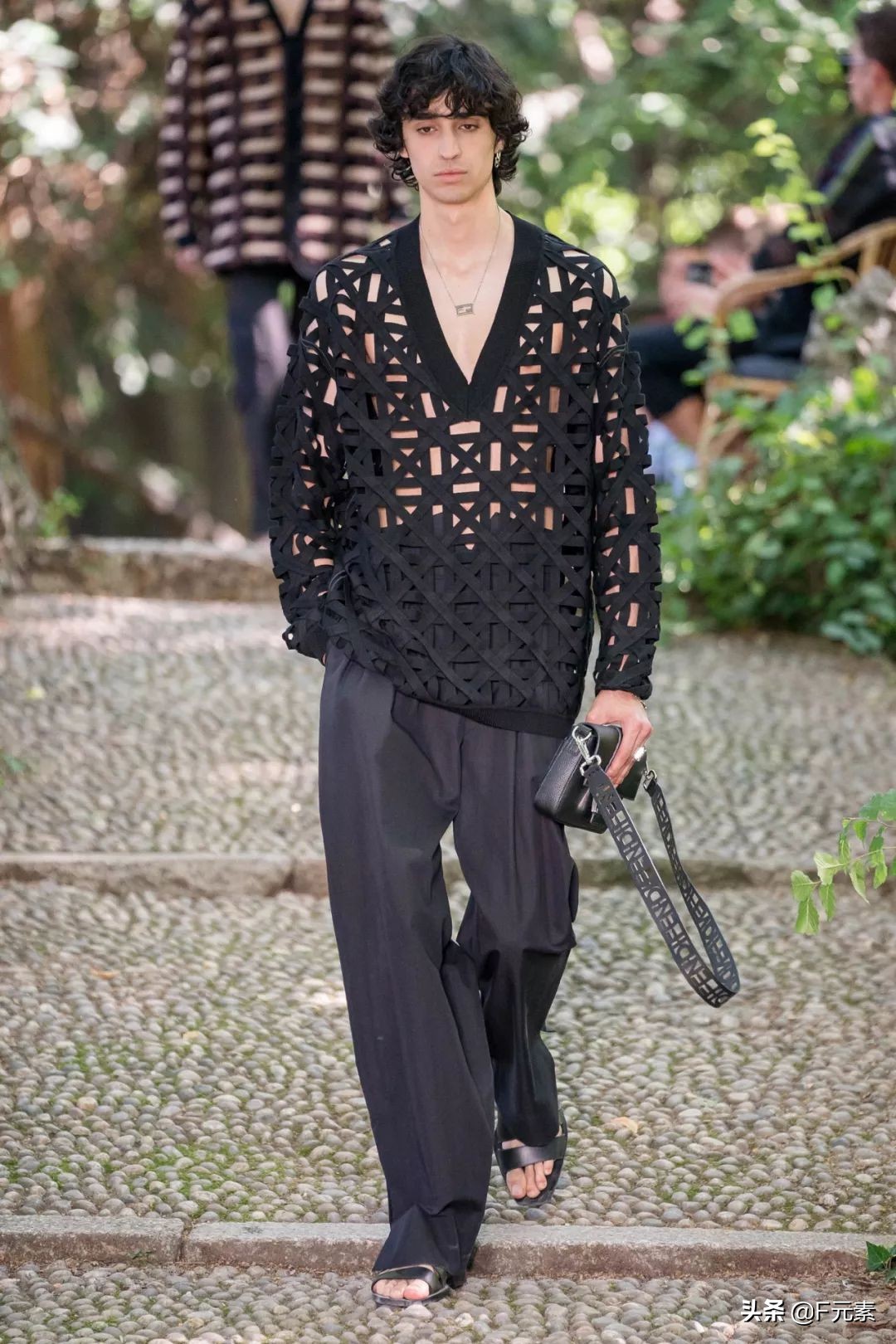 fendi2022春夏男装系列包款,fendi2020秋冬男装秀设计理念