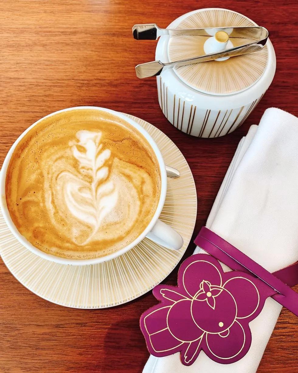 lv鍏ㄧ悆绗竴瀹跺挅鍟″簵,lv濂緢鍝佸挅鍟″簵