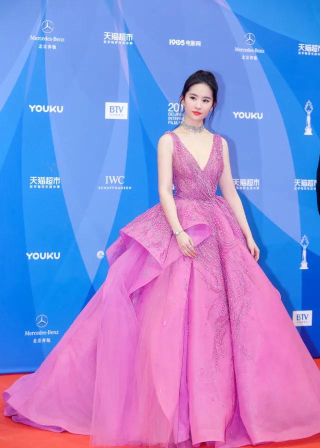 黎巴嫩爆炸发生后，巩俐章子怡的挚爱无声落泪……