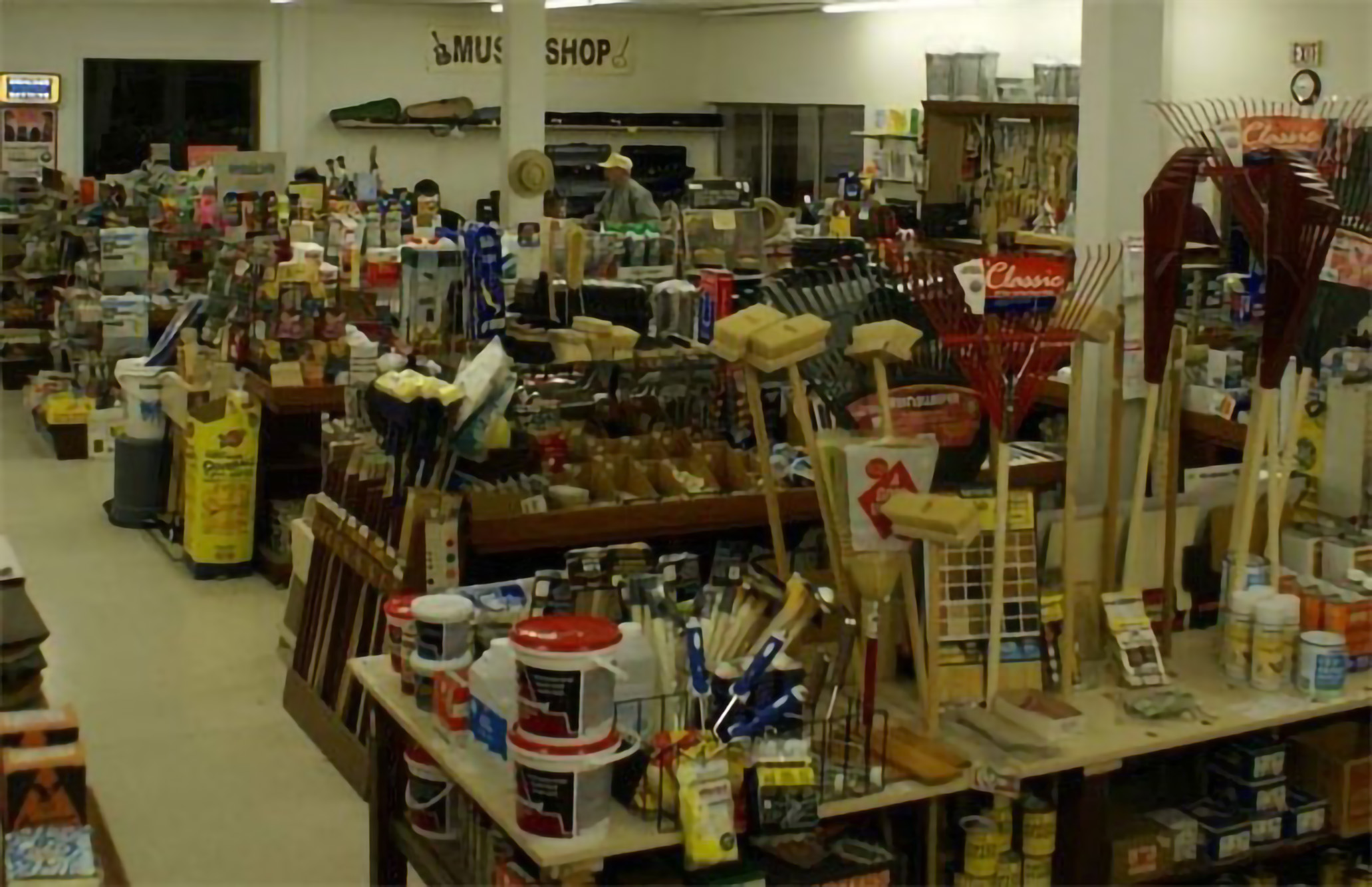 小乡镇开什么店赚钱,乡镇开个3元店能赚钱吗