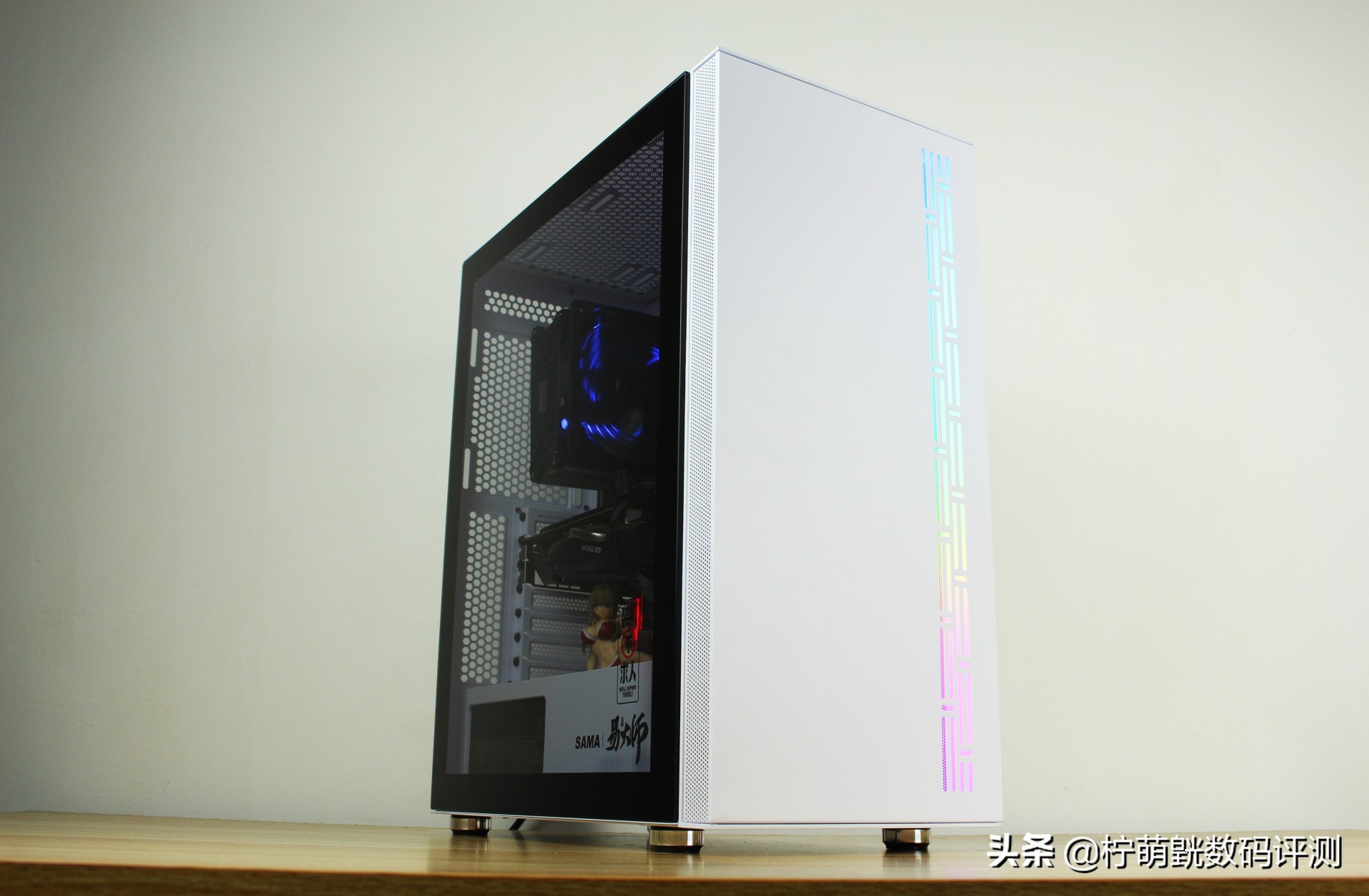 神光侧透不单调，畅快装机不求人易大师神光白色版上机体验