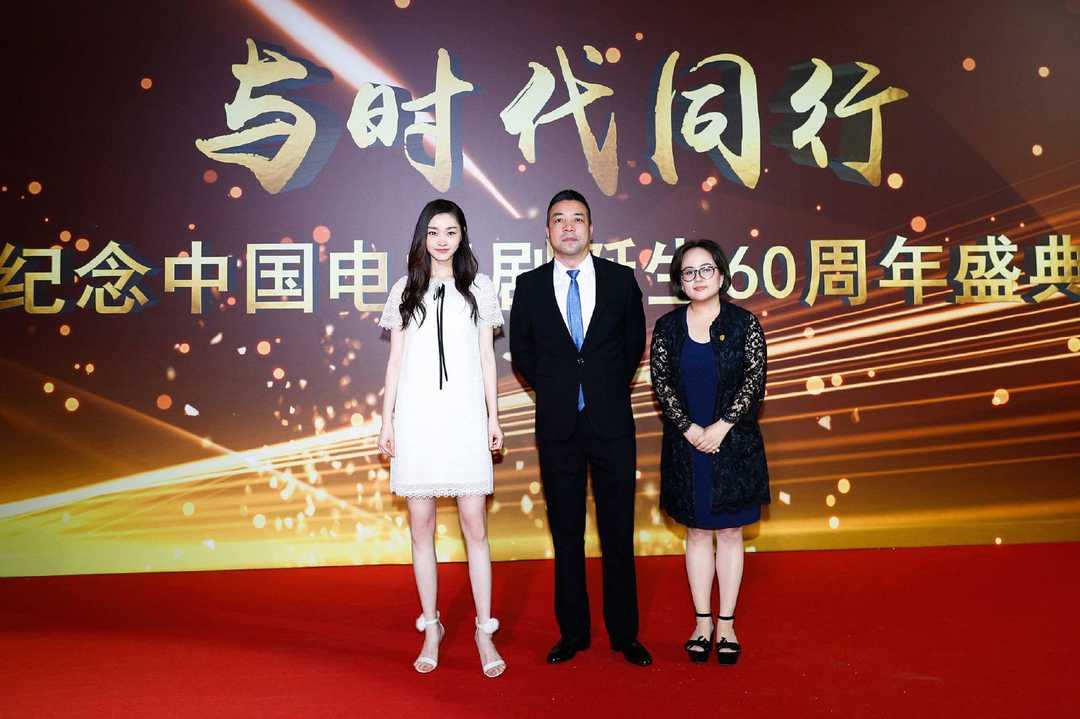 宋轶黑色露背裙造型真美,宋轶礼服长裙造型图片