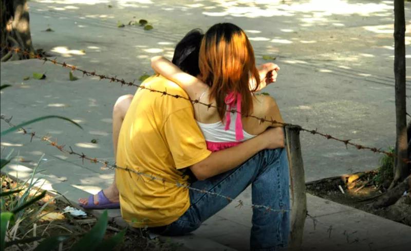 他用20年，拍下了流水线上的一代“打工人”