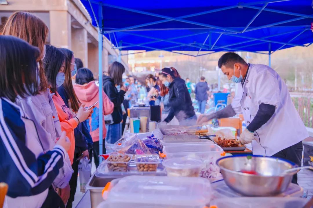 校园美食节登上热搜，*疆新**师范大学没想到你是这样的