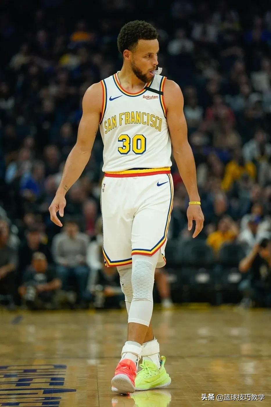 库里上脚了鸳鸯配色的战靴,他最重要的战靴原来是这双