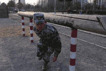 新兵老兵400米障碍,解放军400米障碍