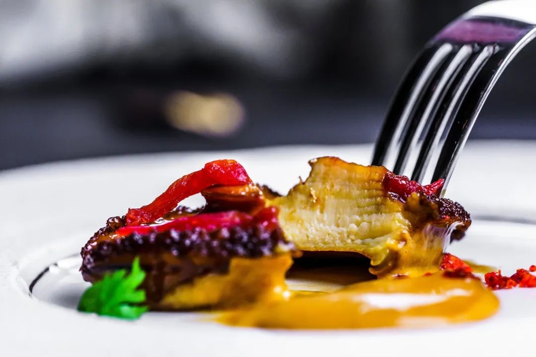 这家人均880的私房菜，连杯子都是施华洛世奇