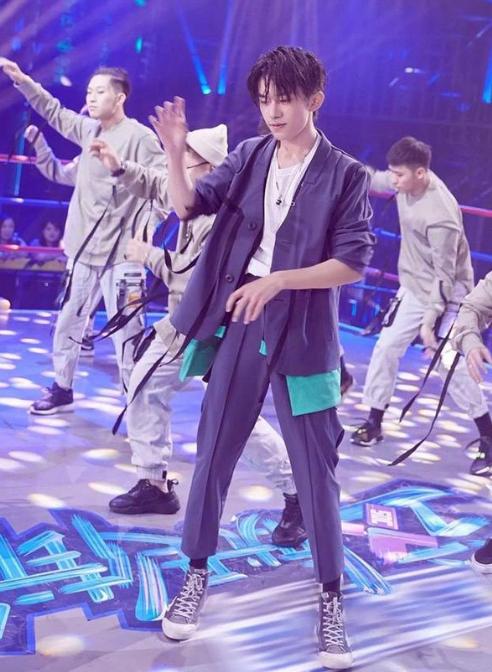 穿高腰鞋显腿短,腿短穿高帮鞋好看吗