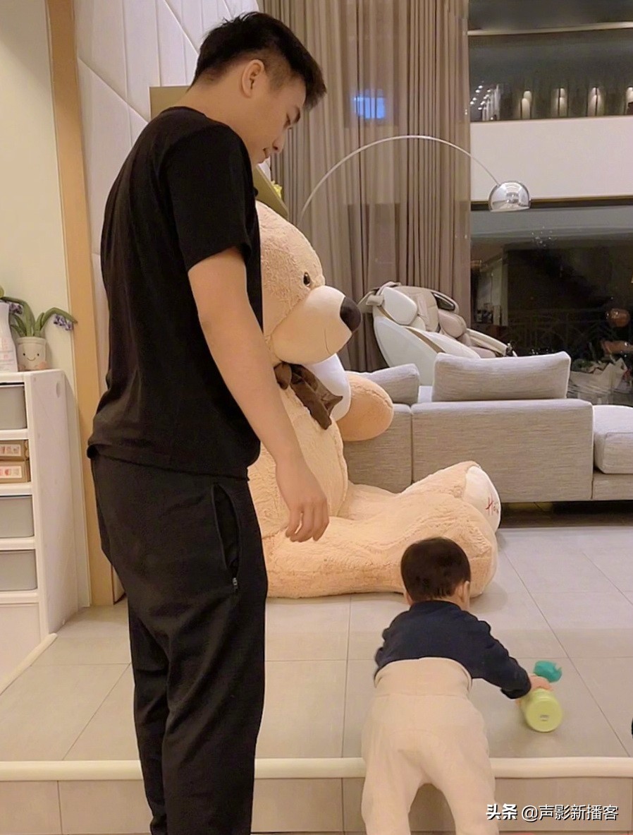 奚梦瑶晒与何猷君年龄,奚梦瑶晒与何猷君合照