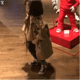 女生故意去蹦迪,女生为了去蹦迪能有多拼命