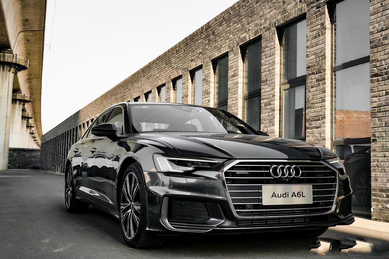 50万的车养车费用一年一般多少,30万左右的车一年养车费用多少