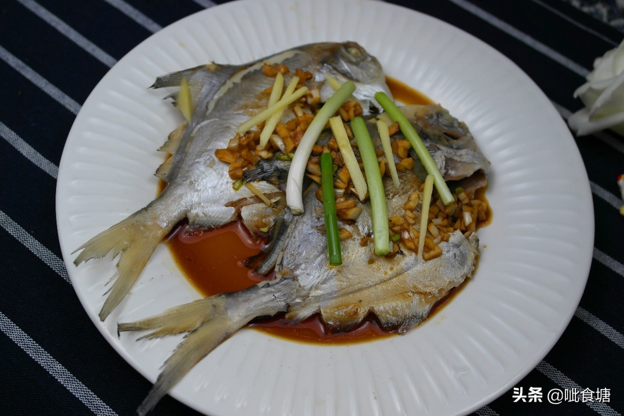 清蒸鲳鱼开锅后蒸几分钟,清蒸鲳鱼放什么调料最好