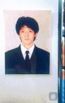 回家的路上看到这么多钱,背包都装不下啊,现在该怎么办