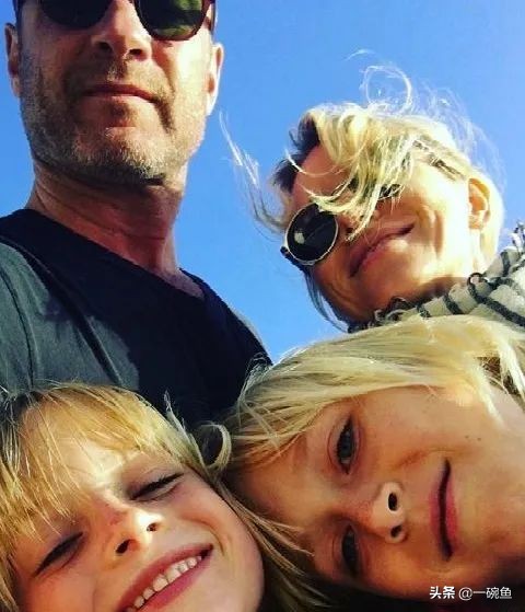 一个十几岁男孩的逆天颜值,中国12岁的逆天颜值