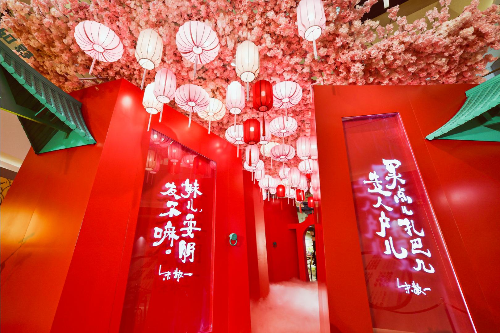 重庆IFS摩登国风灯影艺术装置灯如影爱成双揭幕