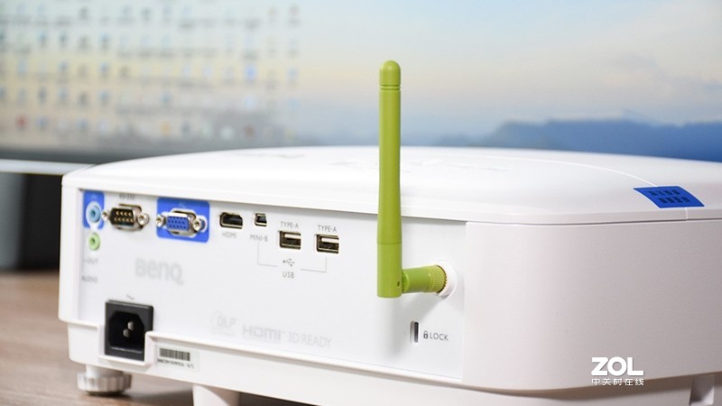 数字化办公场景体验,明基e580智能投影机