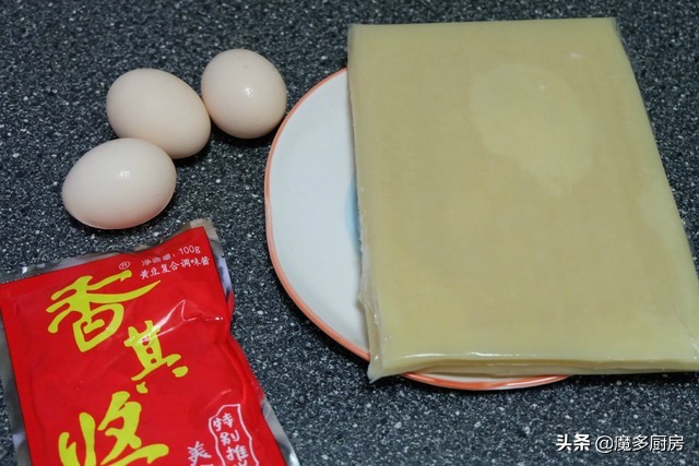 特色烤冷面街边小吃教程,在家怎么做小吃摊同款烤冷面