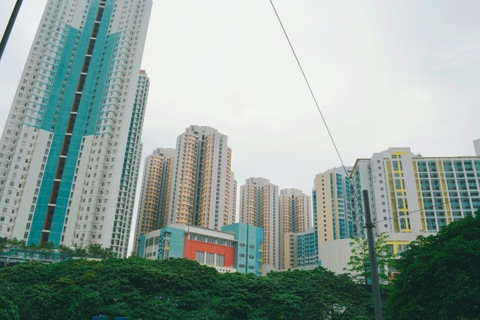 世界将我包围下一句,世界将我包围演唱