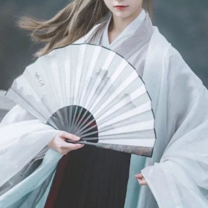 不染世俗的古风女头真人,有意境古风女头真人版