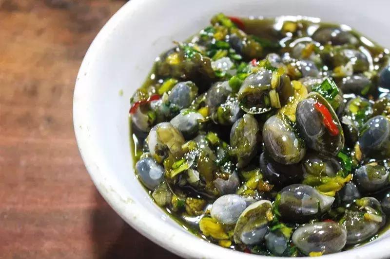 潮汕生腌海鲜一口吃完,潮汕生腌海鲜不是一般人能吃的