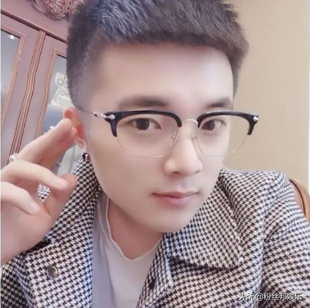 刷5000寄个“一比一”，YY雨轩送非正品AirPods，事后还拉黑粉丝