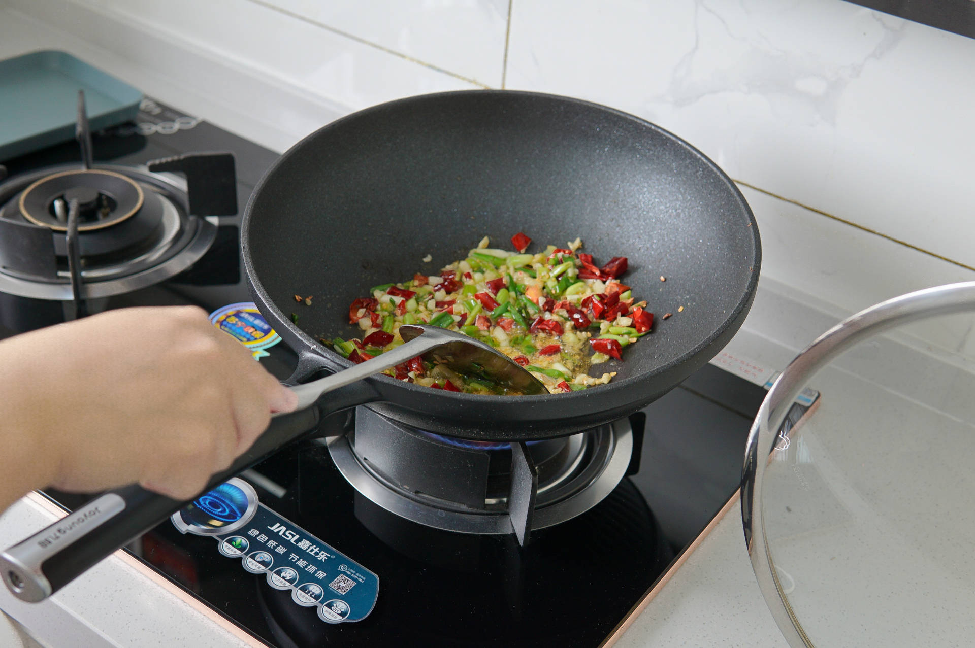 九阳晶钻耐磨不粘锅测评,不粘锅不怕铁铲