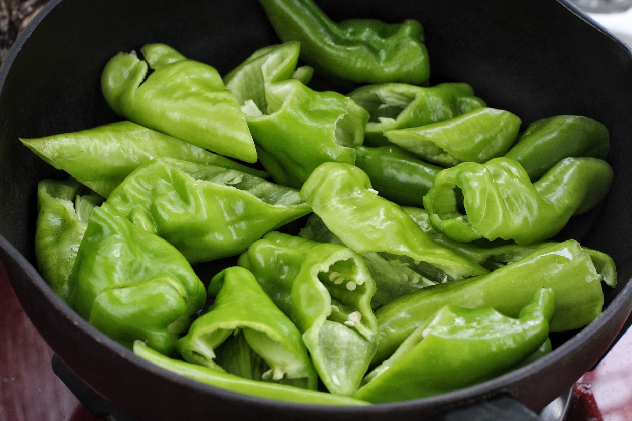 最好吃的辣椒水拌饭吃怎么做,用超级辣的辣椒拌米饭吃