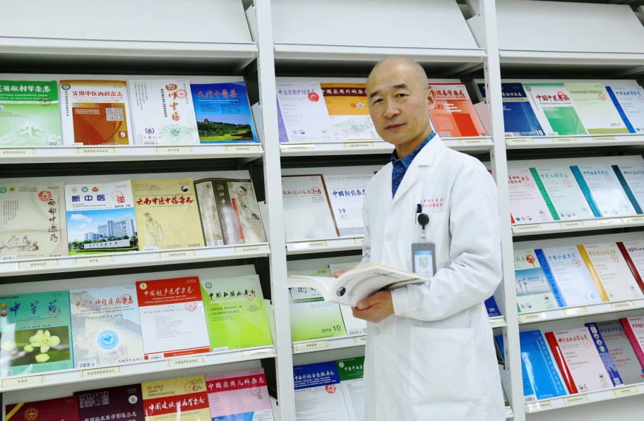 寒冬送暖关爱敬老院老人公益活动,养老院关爱老人公益活动