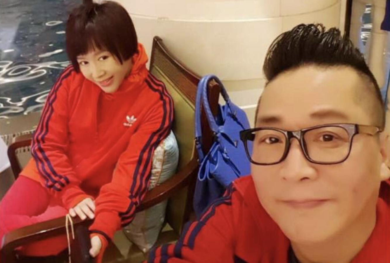 他曾嗓子患病，苦等20年，终于娶了《小芳》歌里的小芳本人